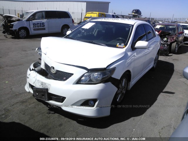 1NXBU40E79Z126874 - 2009 TOYOTA COROLLA S/LE/XLE WHITE photo 2