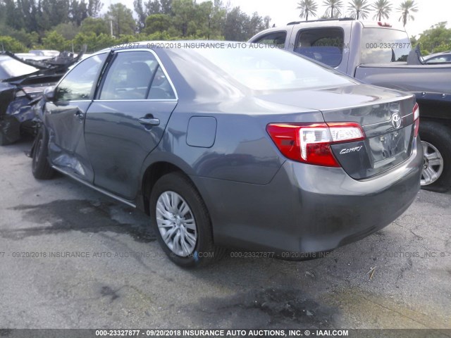 4T1BF1FK3CU011802 - 2012 TOYOTA CAMRY SE/LE/XLE GRAY photo 3