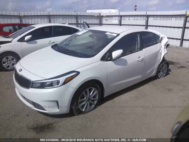 3KPFL4A72HE100589 - 2017 KIA FORTE LX/S WHITE photo 2