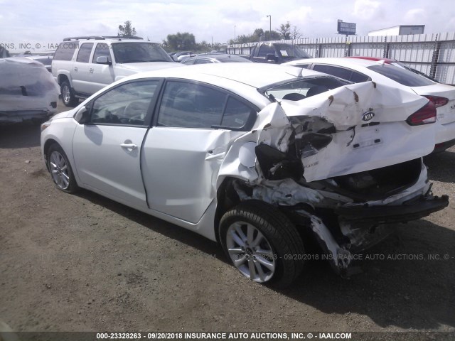 3KPFL4A72HE100589 - 2017 KIA FORTE LX/S WHITE photo 3