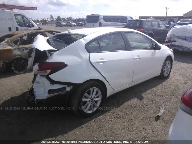 3KPFL4A72HE100589 - 2017 KIA FORTE LX/S WHITE photo 4