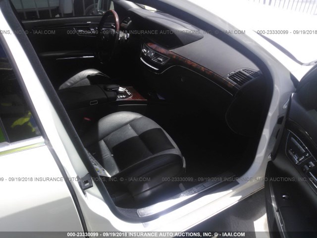 WDDNG7DB9CA470957 - 2012 MERCEDES-BENZ S 550 WHITE photo 5