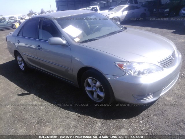 4T1BE30KX6U669578 - 2006 TOYOTA CAMRY LE/XLE/SE SILVER photo 1