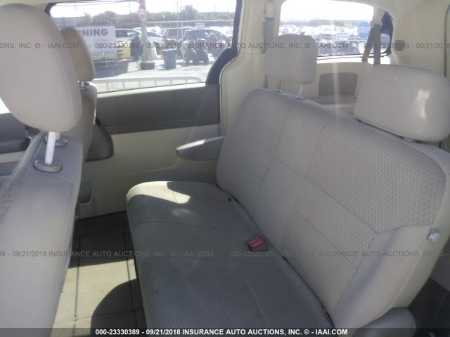 2A8HR44H28R721737 - 2008 CHRYSLER TOWN & COUNTRY LX WHITE photo 8