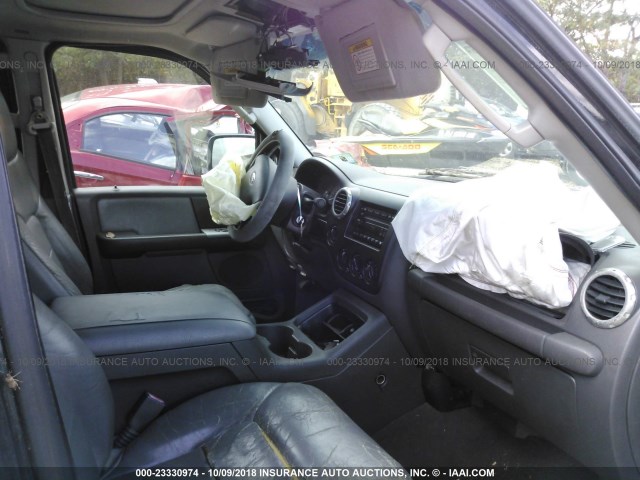 1FMFU16L23LA90885 - 2003 FORD EXPEDITION XLT BLACK photo 5