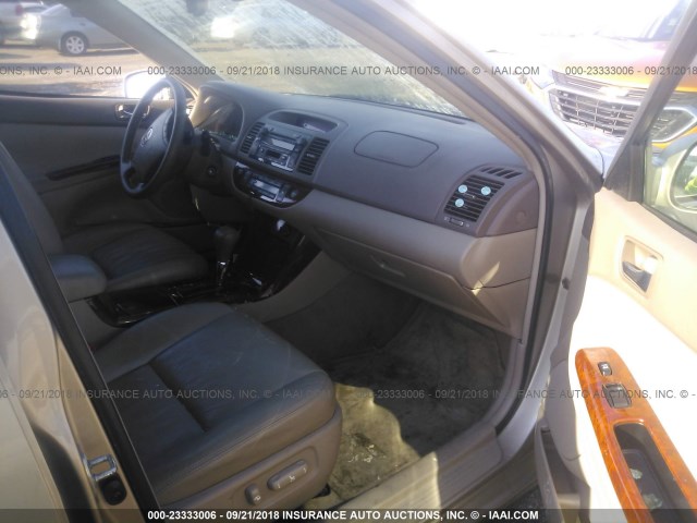 4T1BE32K65U545884 - 2005 TOYOTA CAMRY LE/XLE/SE GOLD photo 5
