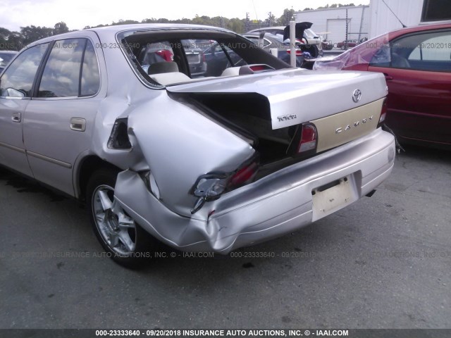 JT2BG12K1T0367205 - 1996 TOYOTA CAMRY DX/LE/XLE GRAY photo 6