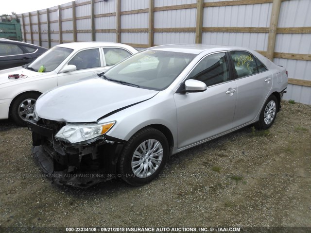 4T4BF1FK2ER388050 - 2014 TOYOTA CAMRY L/SE/LE/XLE SILVER photo 2