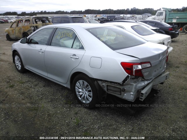 4T4BF1FK2ER388050 - 2014 TOYOTA CAMRY L/SE/LE/XLE SILVER photo 3