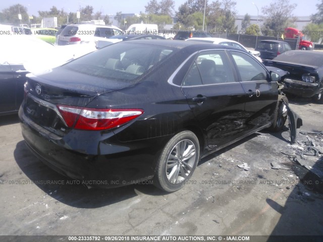 4T1BF1FKXFU040329 - 2015 TOYOTA CAMRY LE/XLE/SE/XSE შავი ფოტო 4
