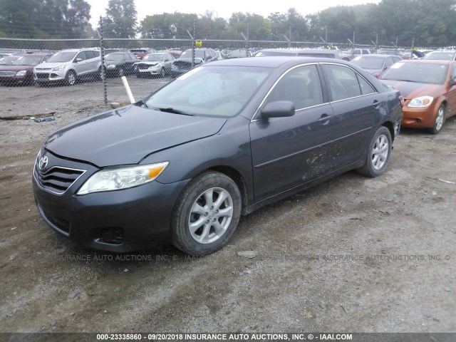 4T4BF3EK8BR141852 - 2011 TOYOTA CAMRY SE/LE/XLE GRAY photo 2