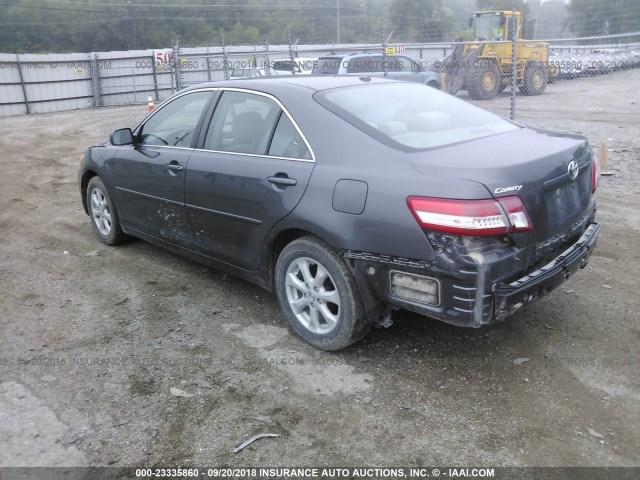 4T4BF3EK8BR141852 - 2011 TOYOTA CAMRY SE/LE/XLE GRAY photo 3