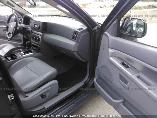 1J4HR48N25C691449 - 2005 JEEP GRAND CHEROKEE LAREDO/COLUMBIA/FREEDOM შავი ფოტო 5