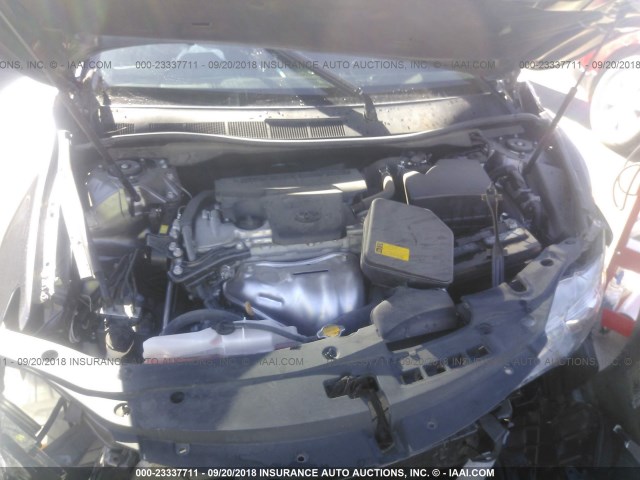 4T1BF1FK8FU067500 - 2015 TOYOTA CAMRY ნაცრისფერი ფოტო 10