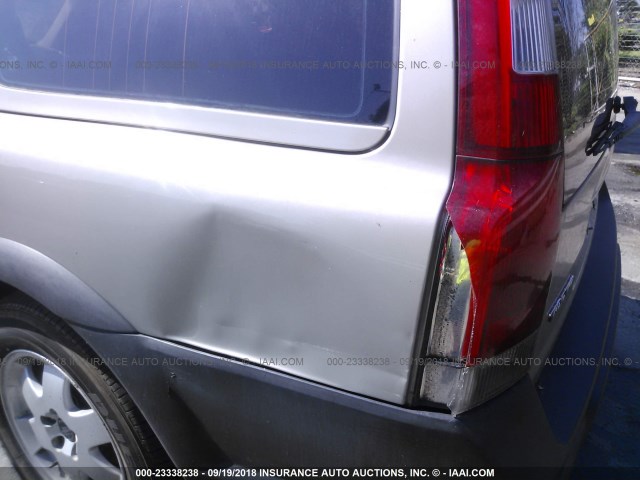 YV1SZ58D211032649 - 2001 VOLVO V70 XC Champagne photo 6