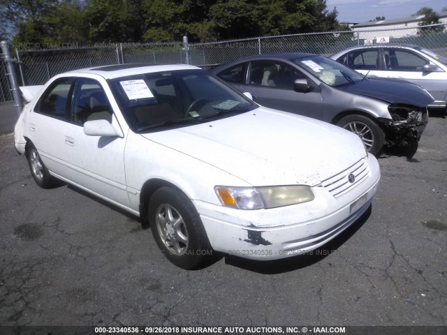 4T1BG28K6WU260759 - 1998 TOYOTA CAMRY CE/LE/XLE WHITE photo 1