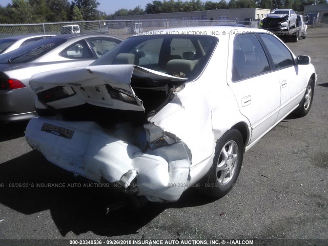 4T1BG28K6WU260759 - 1998 TOYOTA CAMRY CE/LE/XLE WHITE photo 4