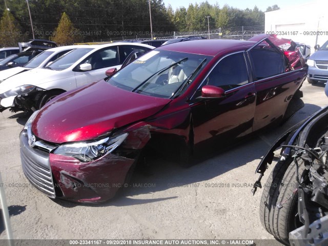 4T1BF1FK4GU501395 - 2016 TOYOTA CAMRY LE/XLE/SE/XSE RED photo 2