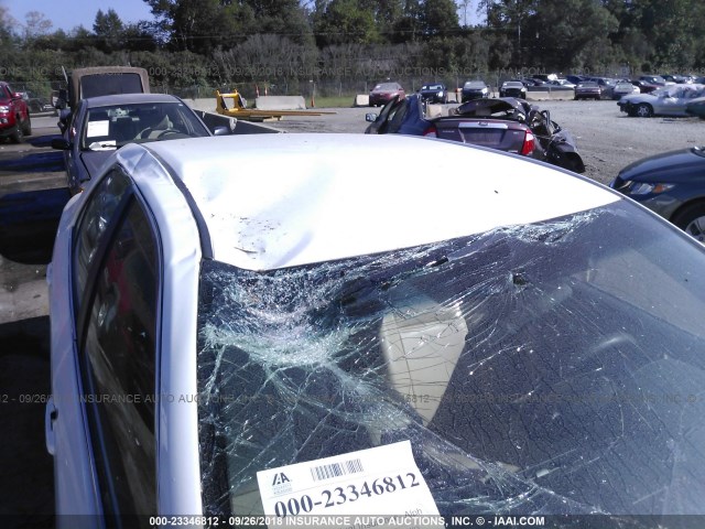 4T1BD1FK6CU032083 - 2012 TOYOTA CAMRY HYBRID/LE/XLE WHITE photo 6