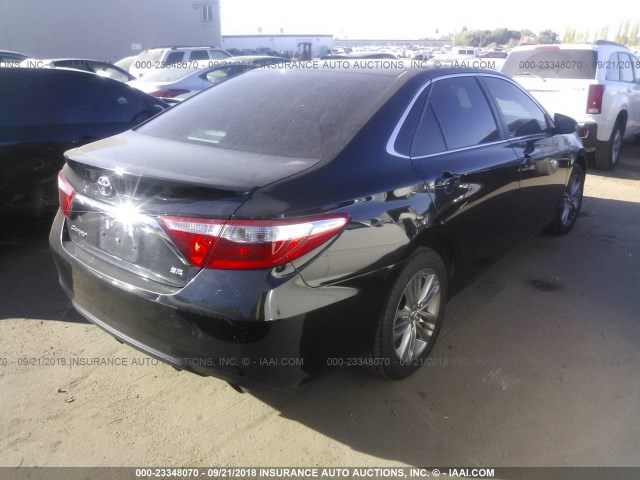 4T1BF1FK9HU753712 - 2017 TOYOTA CAMRY LE/XLE/SE/XSE BLACK photo 4