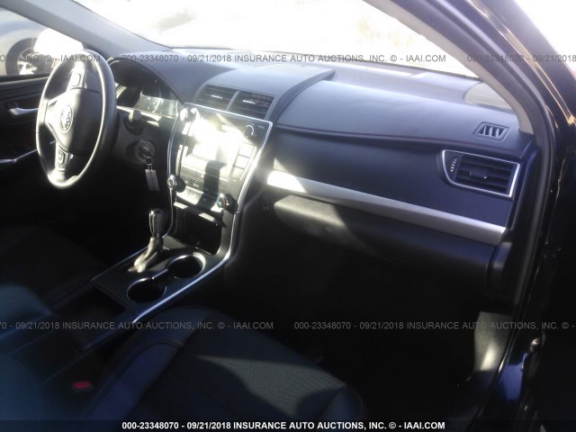 4T1BF1FK9HU753712 - 2017 TOYOTA CAMRY LE/XLE/SE/XSE BLACK photo 5