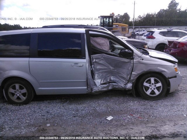 2D4RN4DE4AR101672 - 2010 DODGE GRAND CARAVAN SE SILVER photo 6