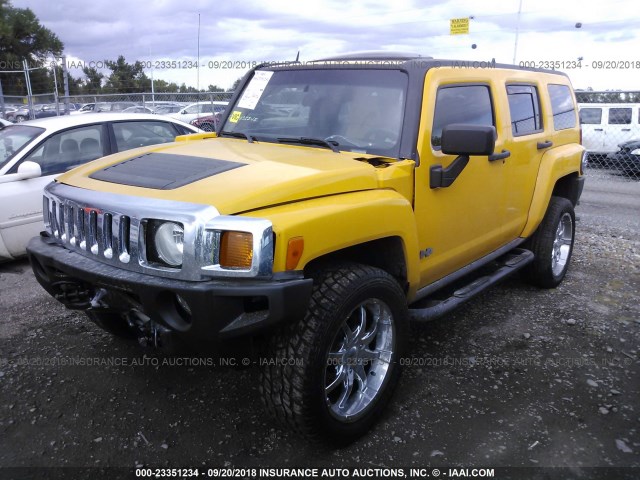 5GTDN136068141064 - 2006 HUMMER H3 YELLOW photo 2