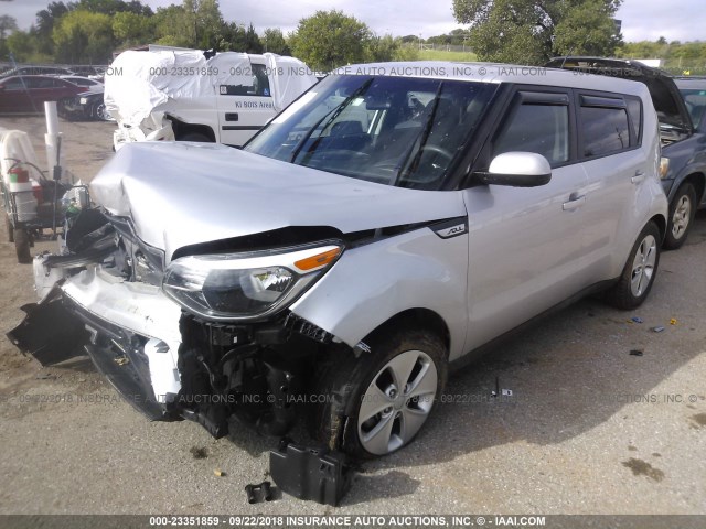 KNDJN2A25G7868806 - 2016 KIA SOUL SILVER photo 2