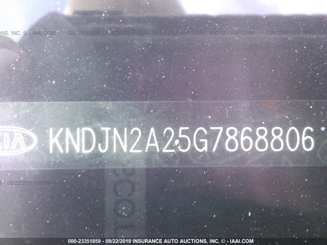 KNDJN2A25G7868806 - 2016 KIA SOUL SILVER photo 9