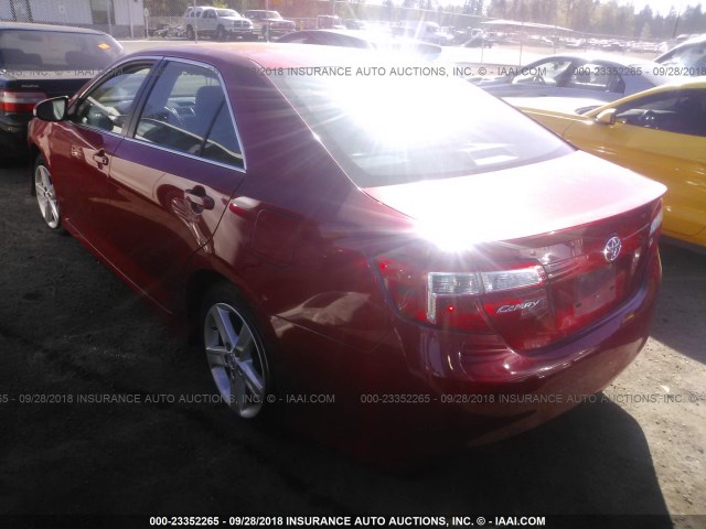4T1BF1FK0EU828261 - 2014 TOYOTA CAMRY L/SE/LE/XLE RED photo 3