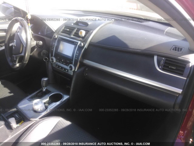 4T1BF1FK0EU828261 - 2014 TOYOTA CAMRY L/SE/LE/XLE წითელი ფოტო 5