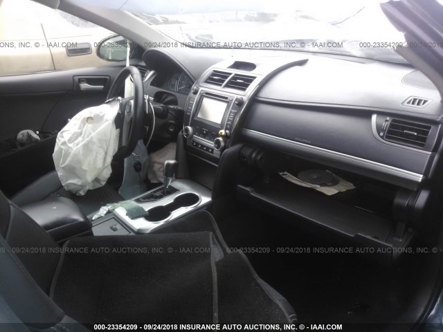 4T1BF1FK4EU378887 - 2014 TOYOTA CAMRY L/SE/LE/XLE 黑色 照片 5