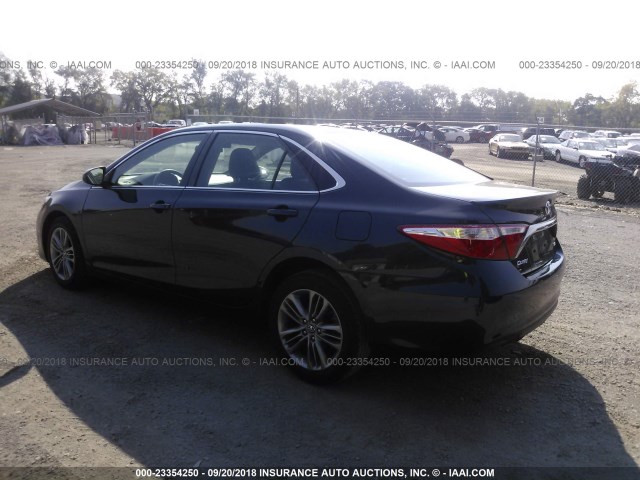4T1BF1FK5HU400139 - 2017 TOYOTA CAMRY LE/XLE/SE/XSE BLACK photo 3