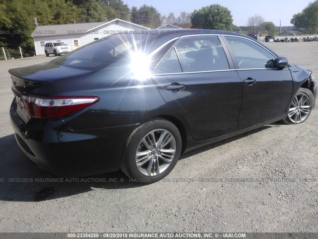 4T1BF1FK5HU400139 - 2017 TOYOTA CAMRY LE/XLE/SE/XSE BLACK photo 4