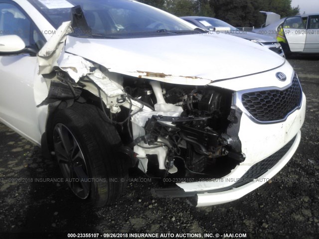 KNAFZ4A84E5065372 - 2014 KIA FORTE EX WHITE photo 6