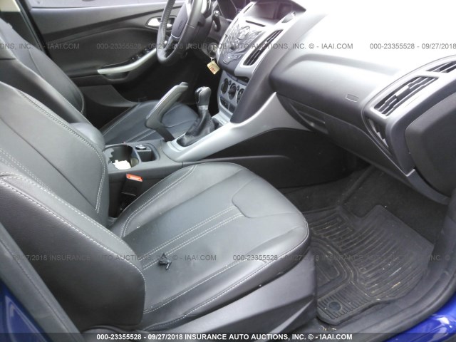 1FADP3K29DL276698 - 2013 FORD FOCUS SE 蓝色 照片 5