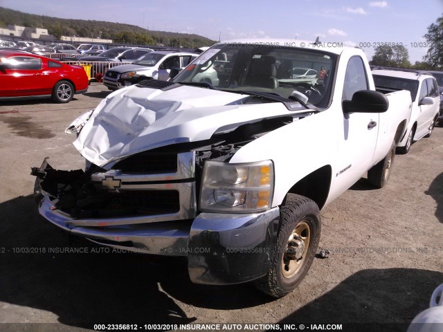 1GCHK24K77E538907 - 2007 CHEVROLET SILVERADO K2500 HEAVY DUTY WHITE photo 2