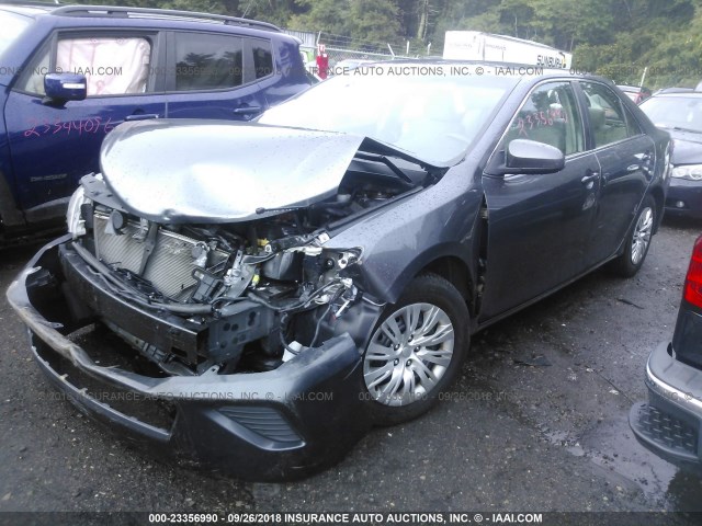 4T1BF1FK1DU213149 - 2013 TOYOTA CAMRY L/SE/LE/XLE 灰色 照片 2