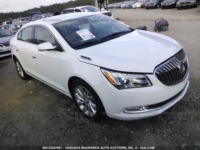 1G4GB5G3XGF100342 - 2016 BUICK LACROSSE WHITE photo 1