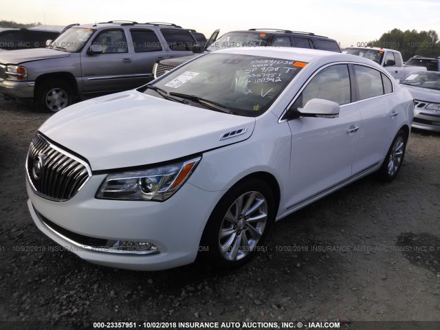 1G4GB5G3XGF100342 - 2016 BUICK LACROSSE WHITE photo 2