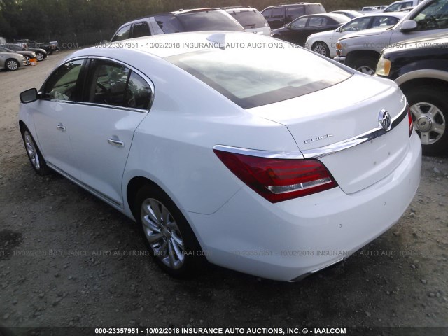 1G4GB5G3XGF100342 - 2016 BUICK LACROSSE WHITE photo 3