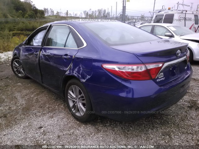 4T1BF1FK2FU940044 - 2015 TOYOTA CAMRY LE/XLE/SE/XSE BLUE photo 3