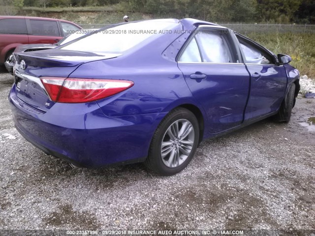 4T1BF1FK2FU940044 - 2015 TOYOTA CAMRY LE/XLE/SE/XSE BLUE photo 4