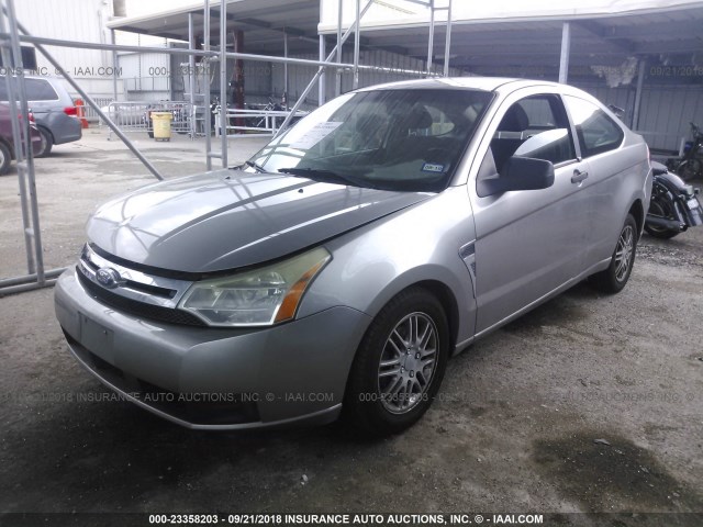 1FAHP33N58W300171 - 2008 FORD FOCUS SE/SEL/SES GRAY photo 2