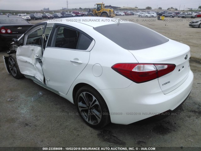 KNAFX4A8XG5490992 - 2016 KIA FORTE EX WHITE photo 3