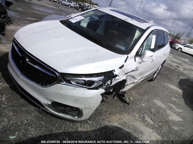 5GAERBKW8JJ282166 - 2018 BUICK ENCLAVE ESSENCE WHITE photo 2
