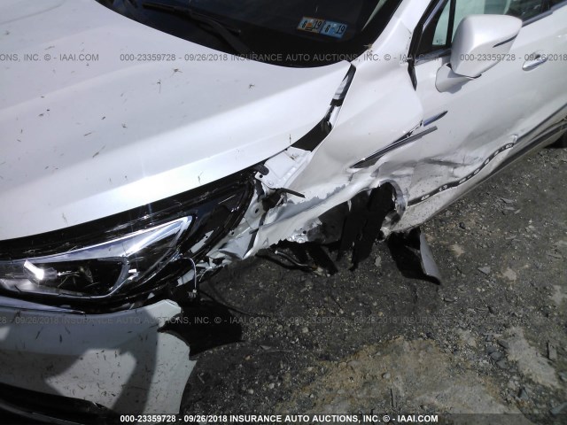 5GAERBKW8JJ282166 - 2018 BUICK ENCLAVE ESSENCE WHITE photo 6
