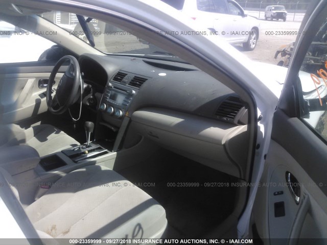 4T1BE46K29U876743 - 2009 TOYOTA CAMRY SE/LE/XLE WHITE photo 5