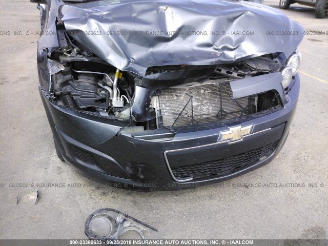 1G1JA6SH3D4229691 - 2013 CHEVROLET SONIC LS 灰色 照片 6