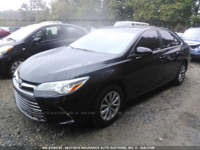 4T1BF1FK3HU419921 - 2017 TOYOTA CAMRY LE/XLE/SE/XSE BLACK photo 2